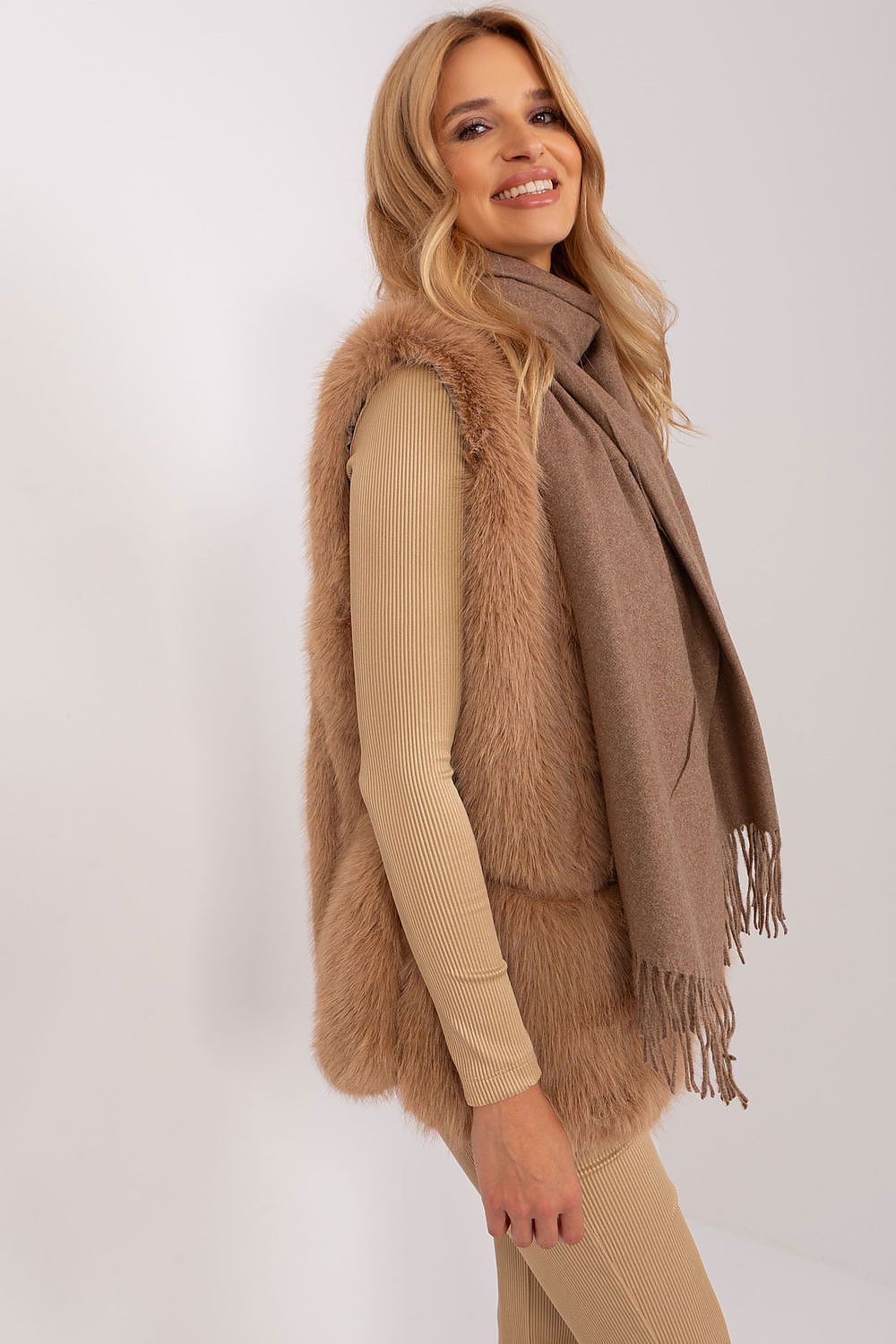  Châle model 187604 Wool Fashion Italia 