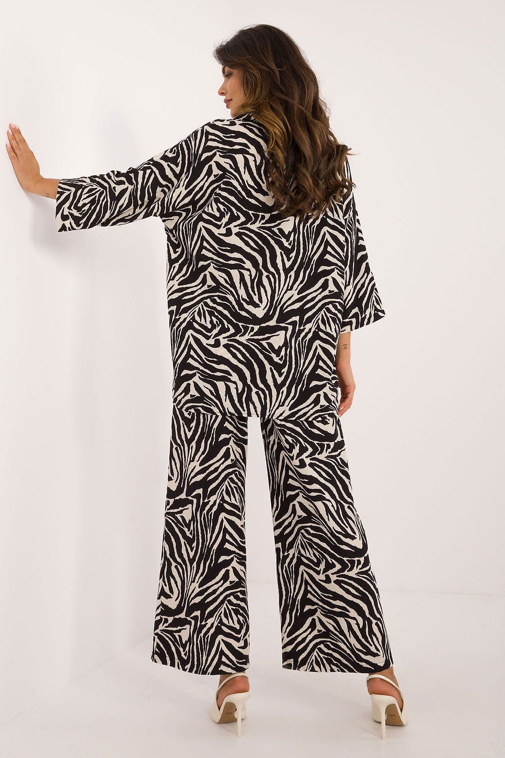  L`ensemble model 200218 Italy Moda 