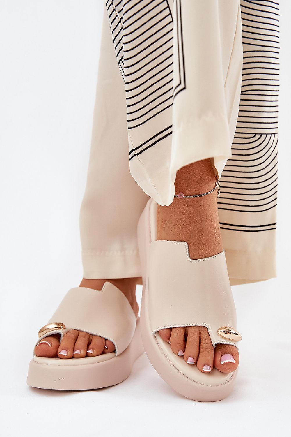  Cothurnes model 209952 Step in style 