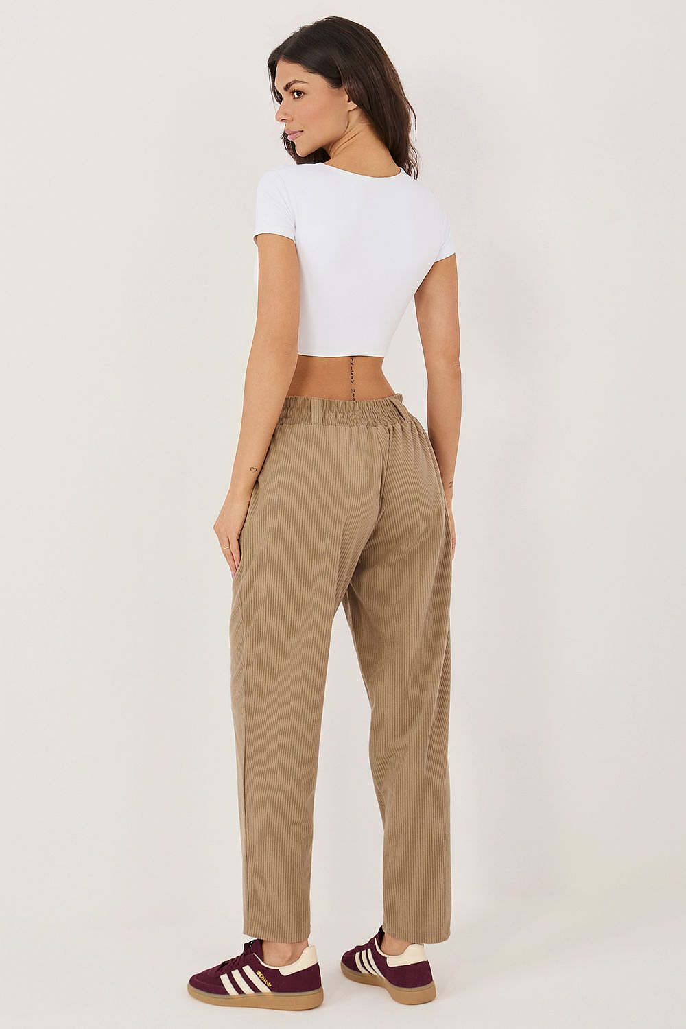  Pantalon en velours côtelé model 226968 Rue Paris 