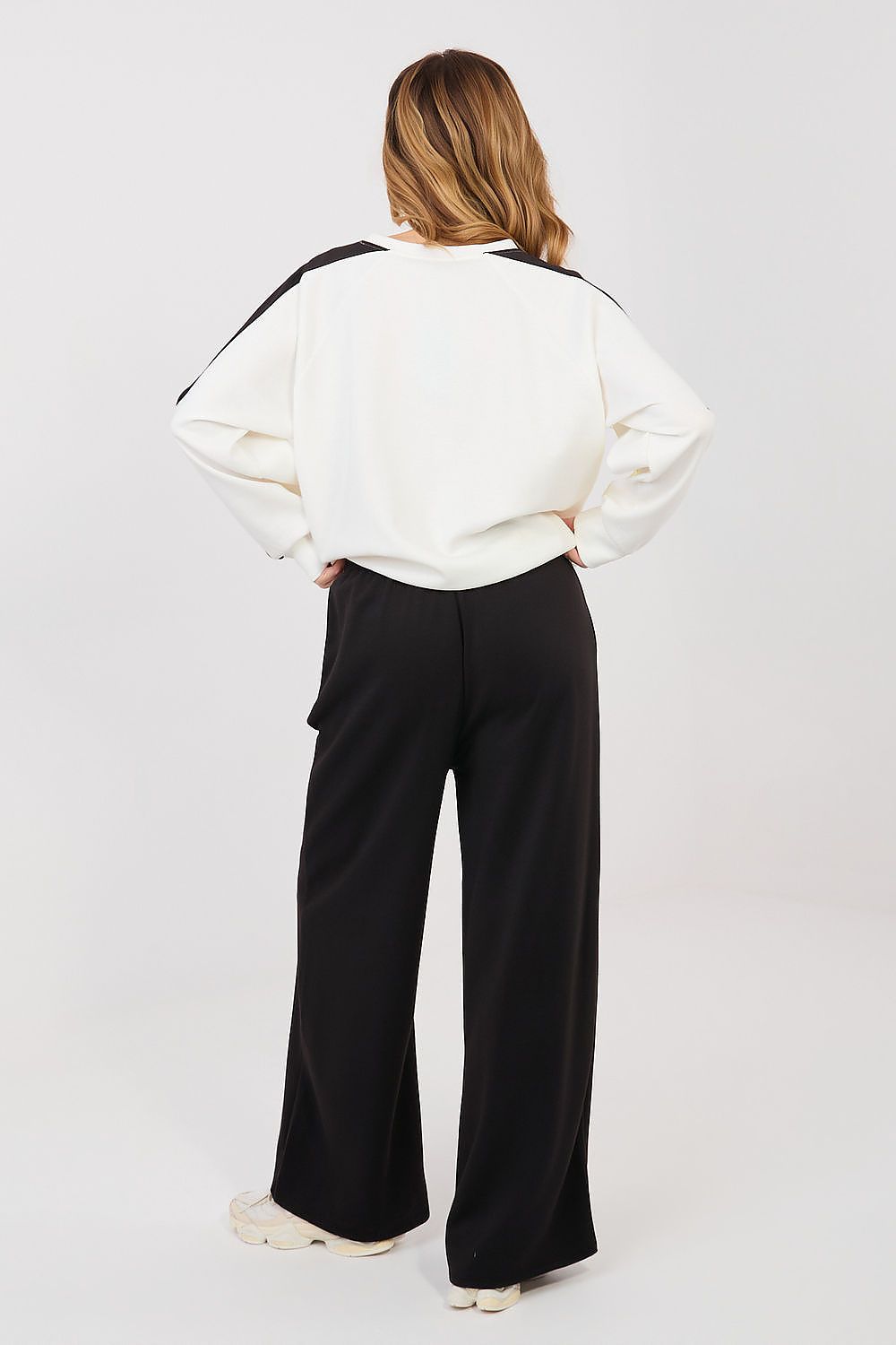  L`ensemble model 232202 Rue Paris 