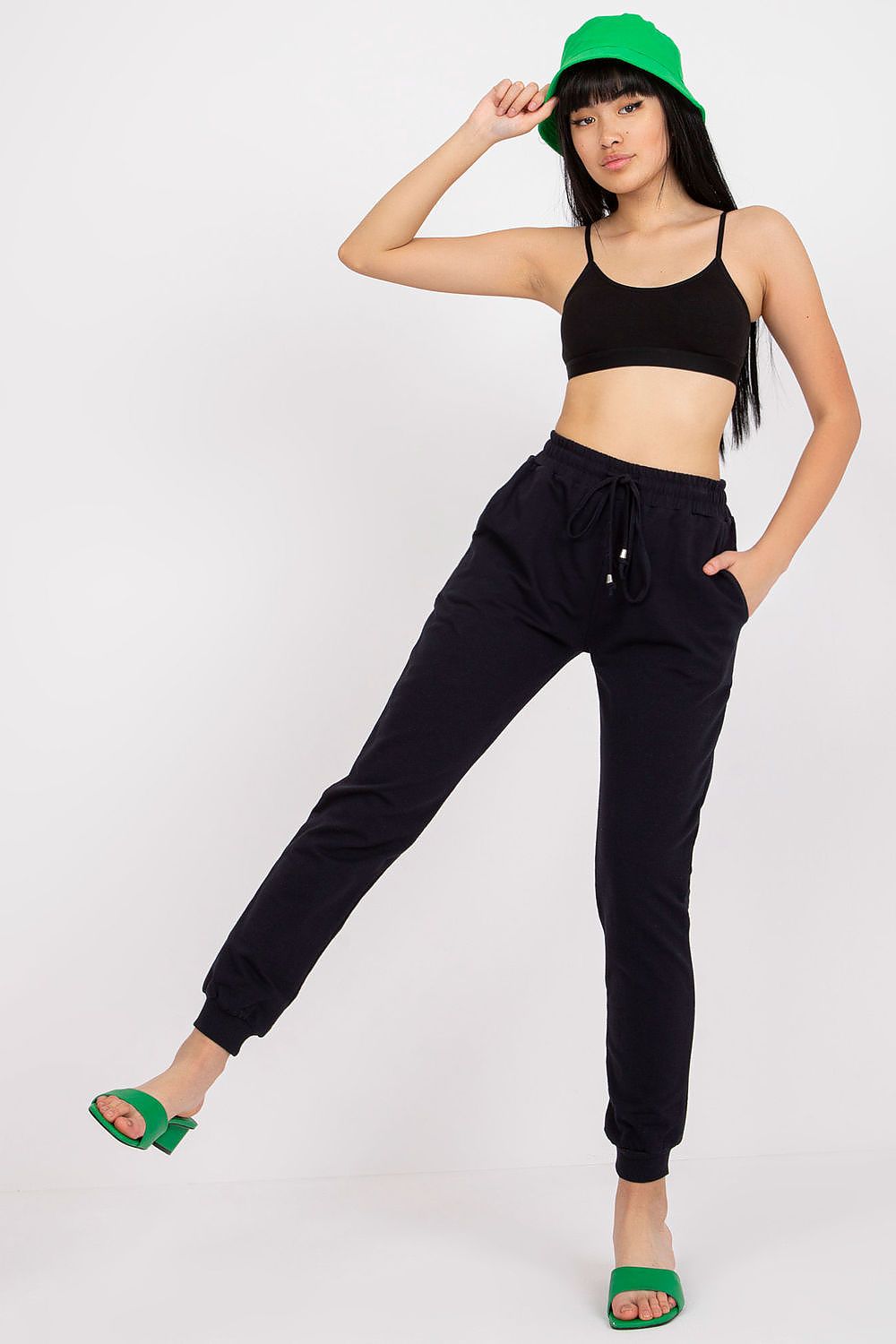  Pantalon survêtement model 167920 BFG 