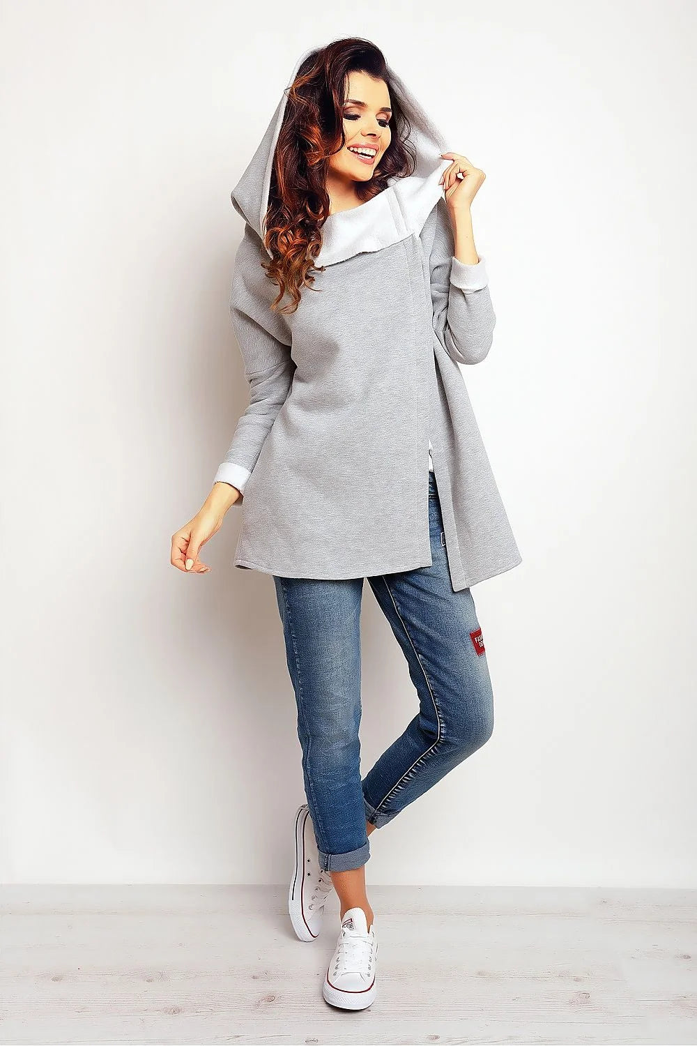 Gilet gris coton casual élégant manches longues débardeur blanc boutons décoratifs jean bleu femme