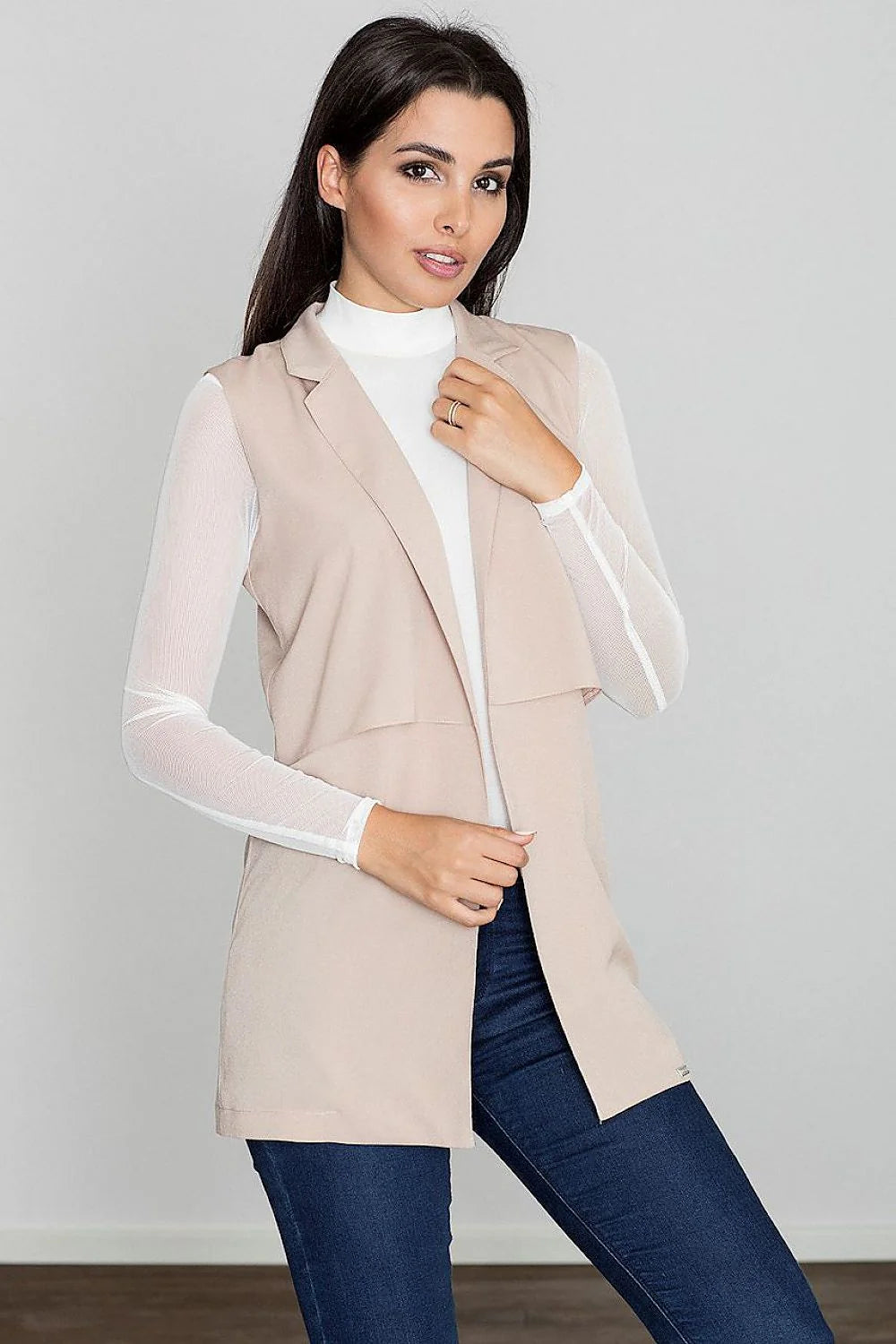 Gilet sans manches fluide moderne élégant beige pour femmes, style polyvalent, confort exceptionnel, mode féminine