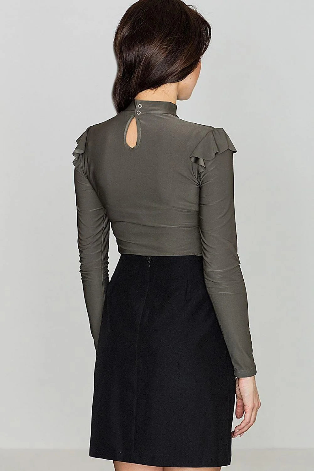 Haut satin élégant manches longues volants col roulé tenue professionnelle femme moderne stylée et chic