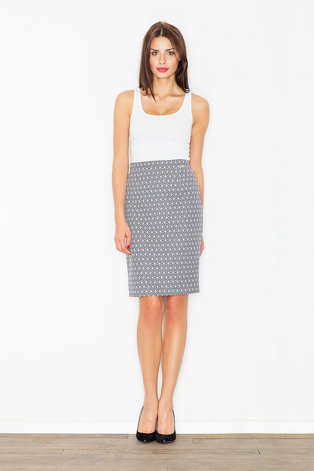 Jupe droite en tissu géométrique noir et blanc élégante pour un look professionnel chic