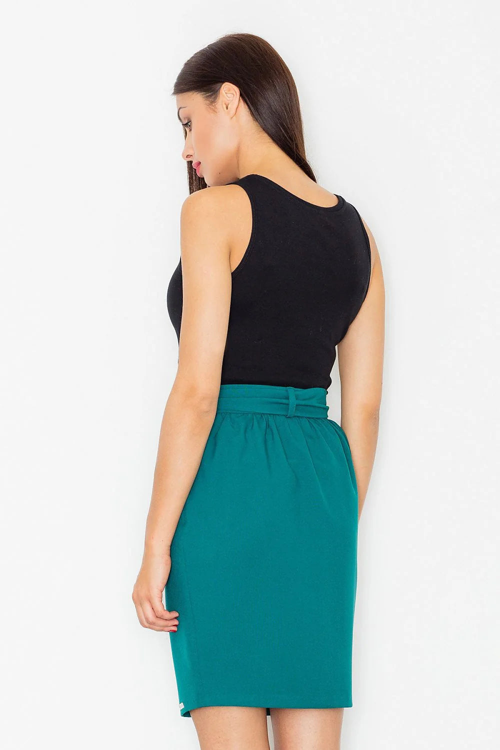 Jupe taille haute en tissu lisse élégant avec ceinture nouée, idéale pour femmes modernes