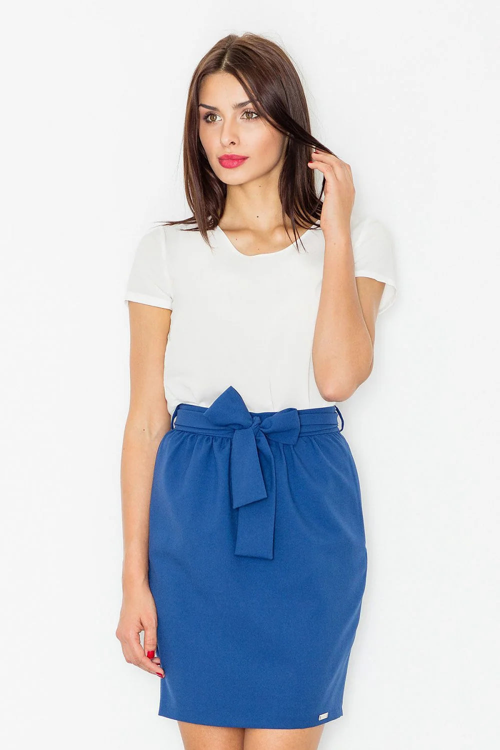 Jupe taille haute en tissu lisse élégant avec ceinture nouée, idéale pour femmes modernes