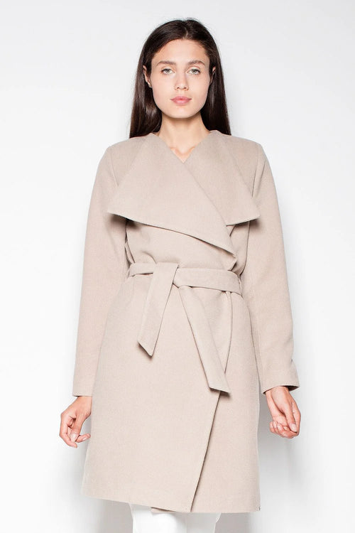 Manteau en laine beige élégant ceinturé hiver coupe classique mode femme confort intemporel allure