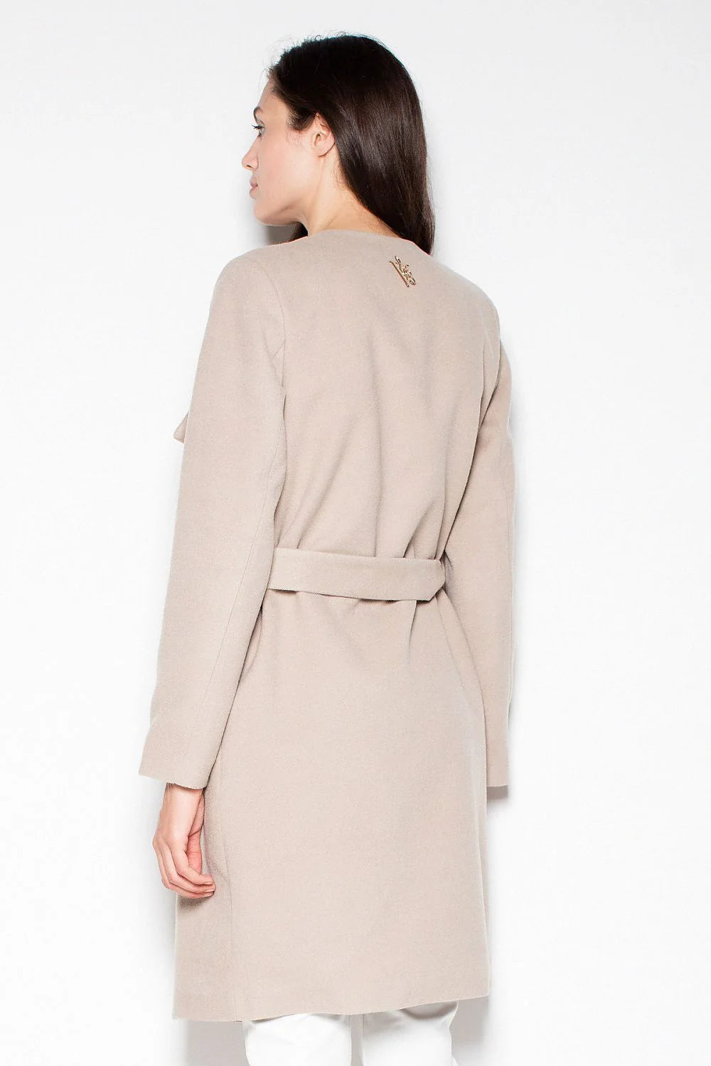 Manteau en laine beige élégant ceinturé hiver coupe classique mode femme confort intemporel allure
