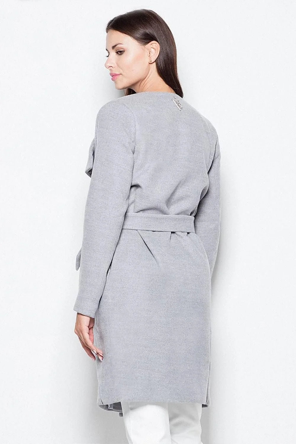 Manteau en laine beige élégant ceinturé hiver coupe classique mode femme confort intemporel allure