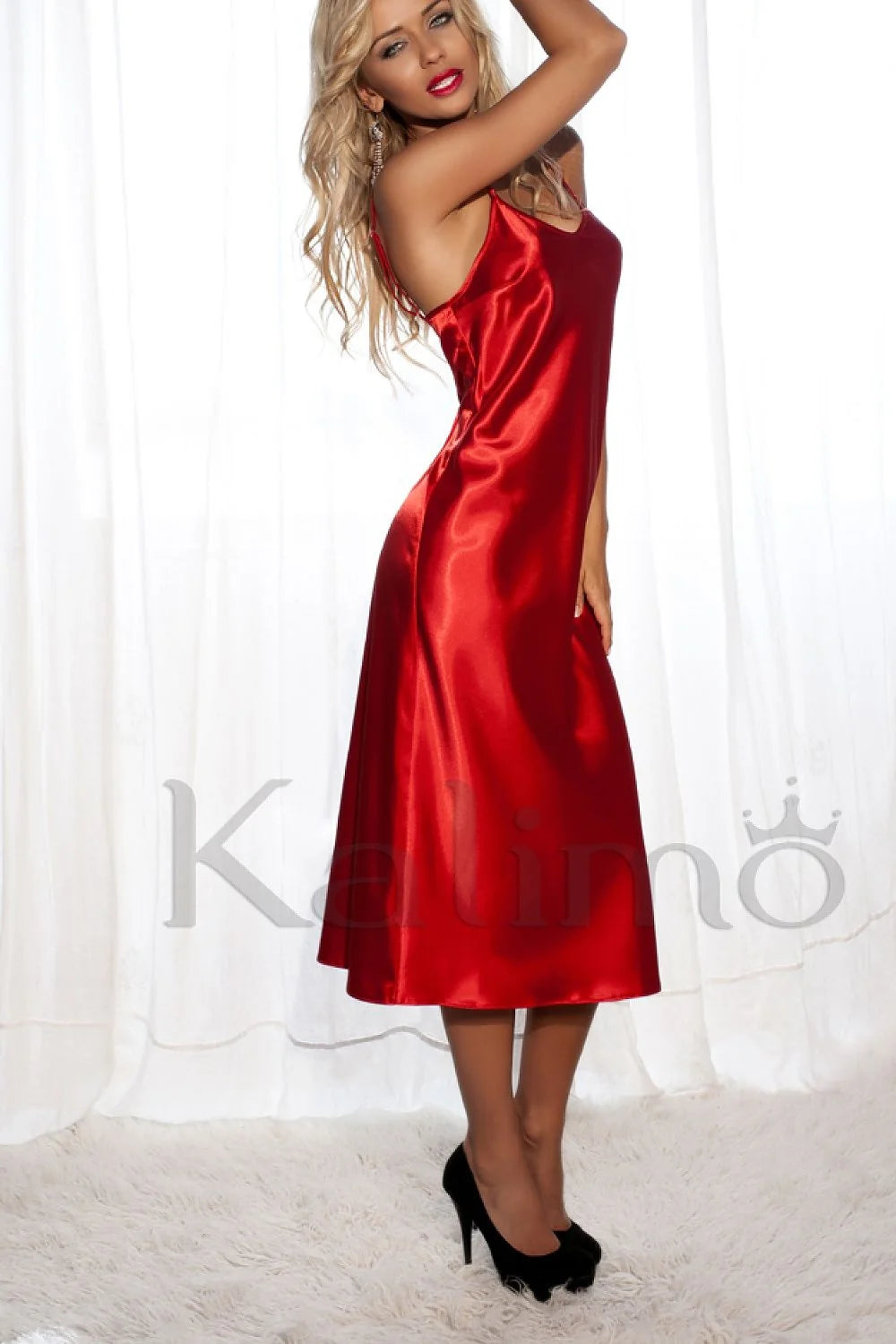 Nuisette satin noir élégante et sexy Kalimo longue coupe ample pour femme glamour et séduisante