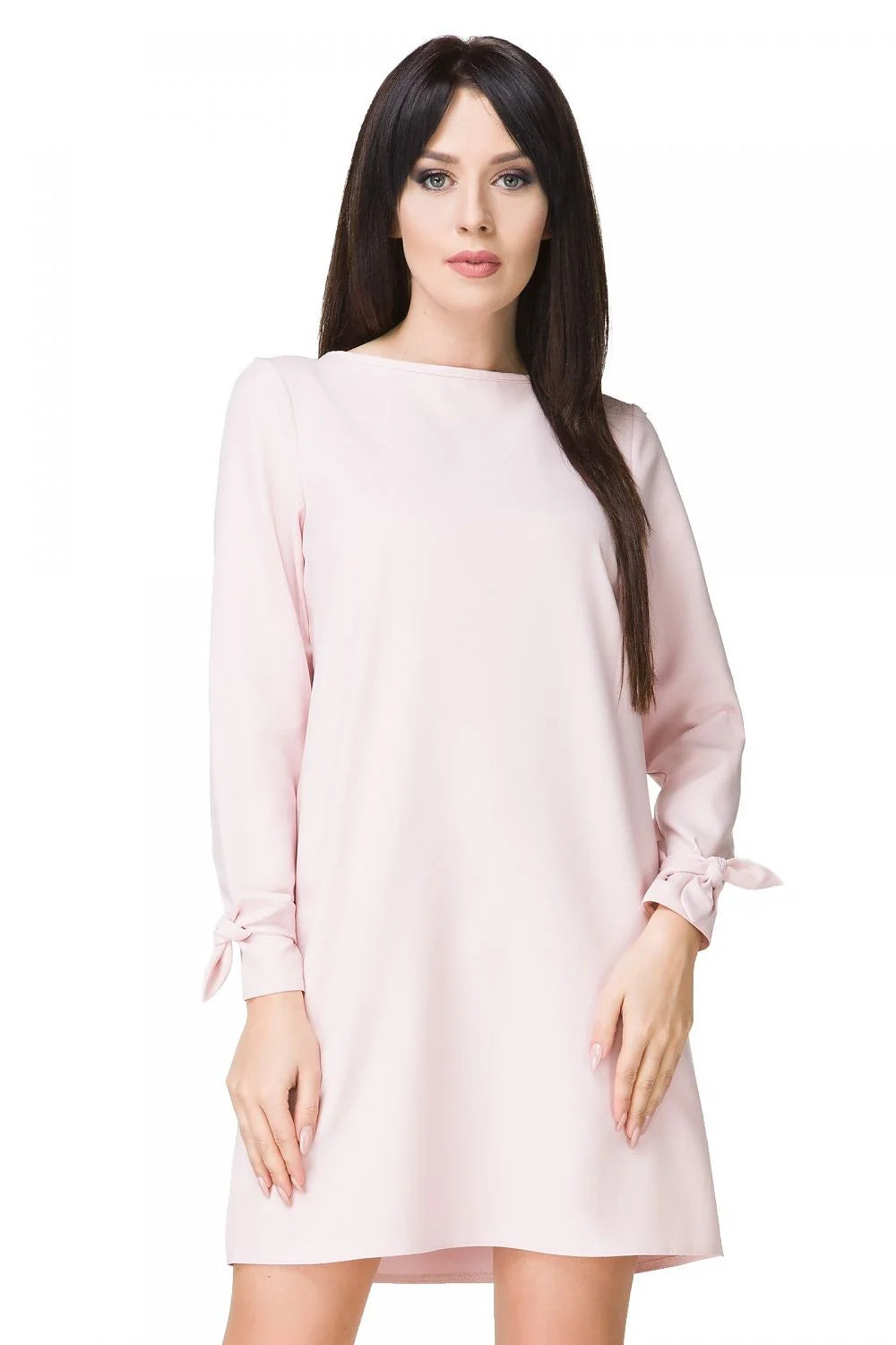 Nuisette satinée rose pâle élégante avec manches longues pour soirées romantiques confortables à la maison