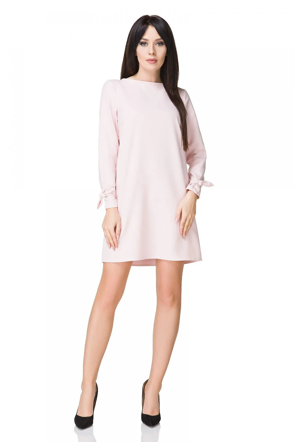 Nuisette satinée rose pâle élégante avec manches longues pour soirées romantiques confortables à la maison