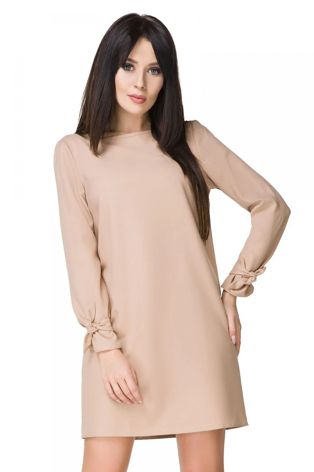 Nuisette satinée rose pâle élégante avec manches longues pour soirées romantiques confortables à la maison
