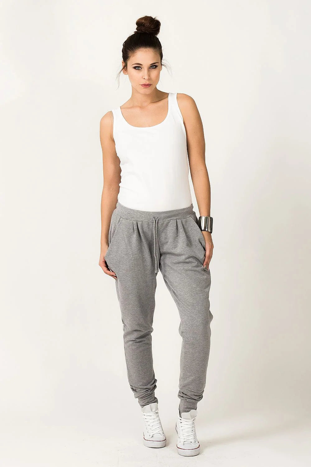 Pantalon de jogging en coton gris style décontracté confortable avec poches pour moments détente
