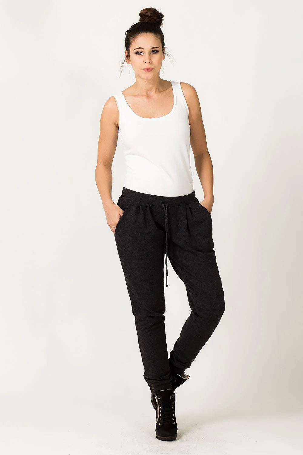 Pantalon de jogging en coton gris style décontracté confortable avec poches pour moments détente