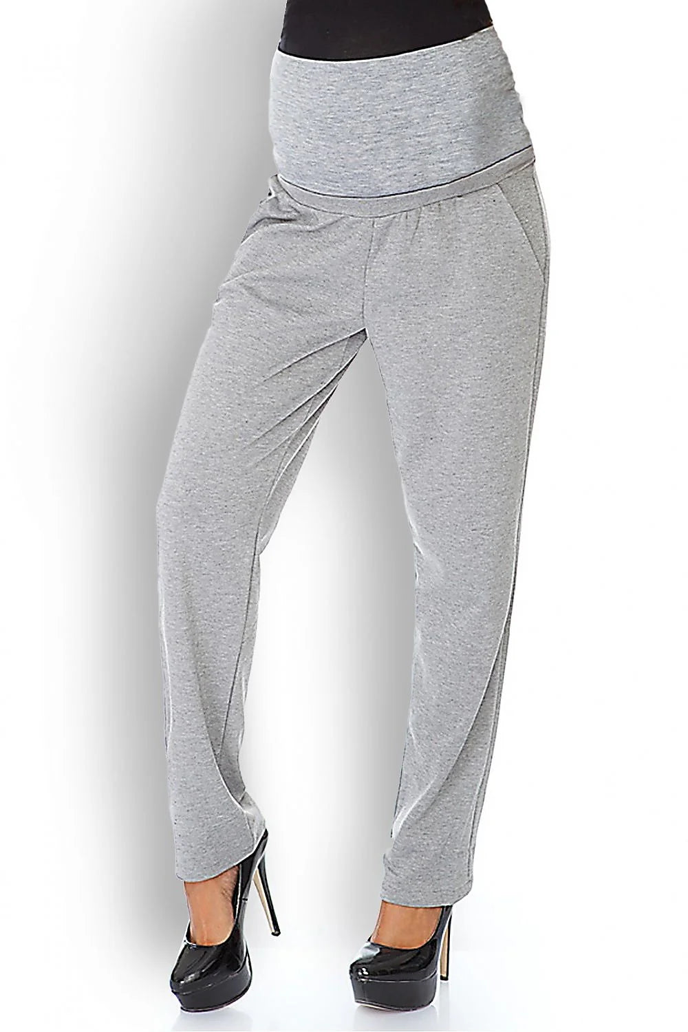 Pantalon de maternité en coton jersey gris ample et confortable pour futures mamans élégantes et détendues