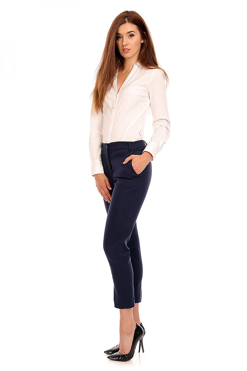 Pantalon femme en tissu lisse élégant pour look professionnel et sorties entre amis stylées
