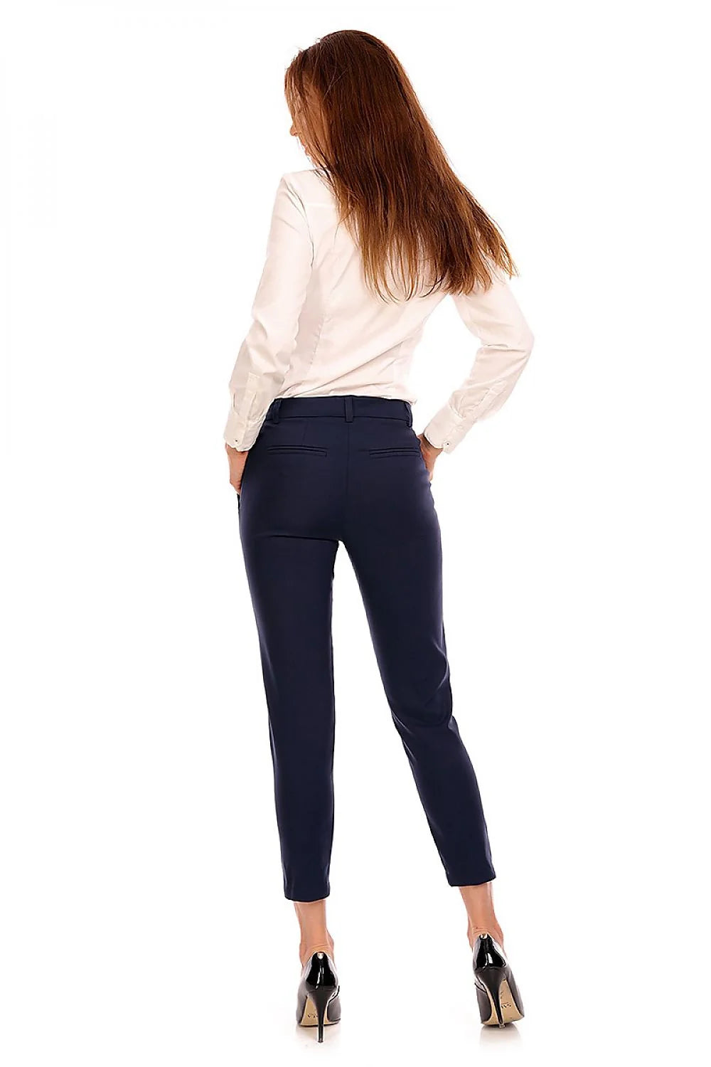 Pantalon femme en tissu lisse élégant pour look professionnel et sorties entre amis stylées