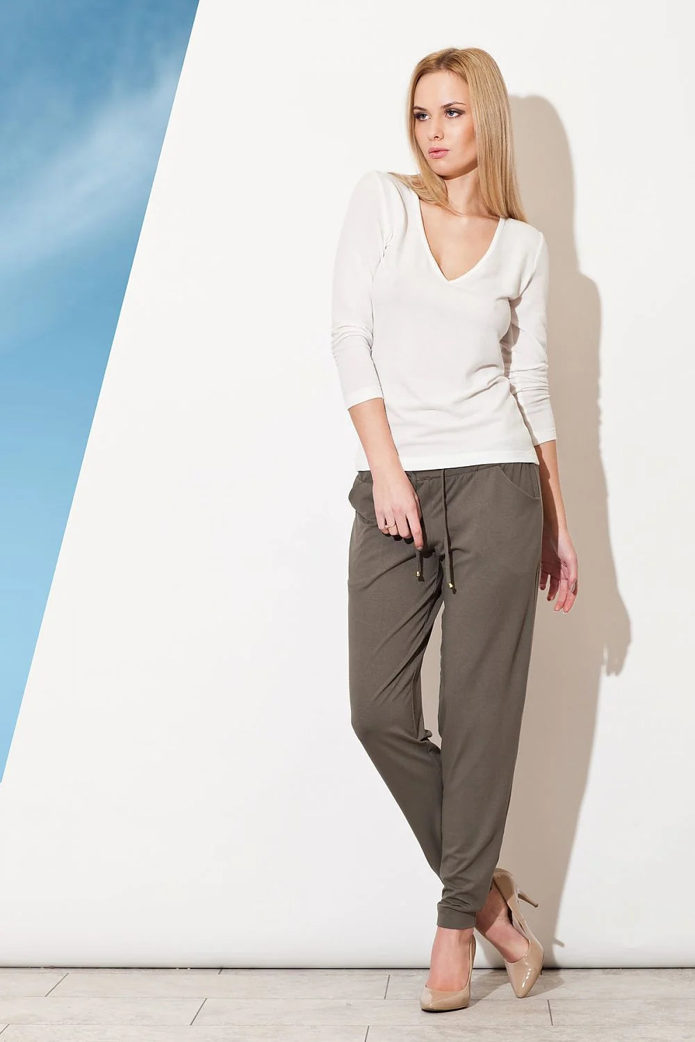 Pantalon femme Figl en jersey gris foncé chic et décontracté pour une élégance quotidienne