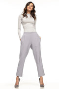 Pantalon femme gris élégant et moderne en tissu structuré pour un style professionnel sophistiqué
