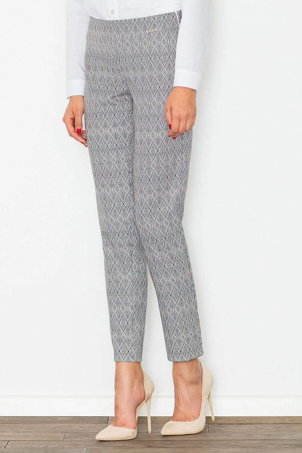 Pantalon femme taille haute élégant en tissu léger motifs géométriques pour look chic quotidien