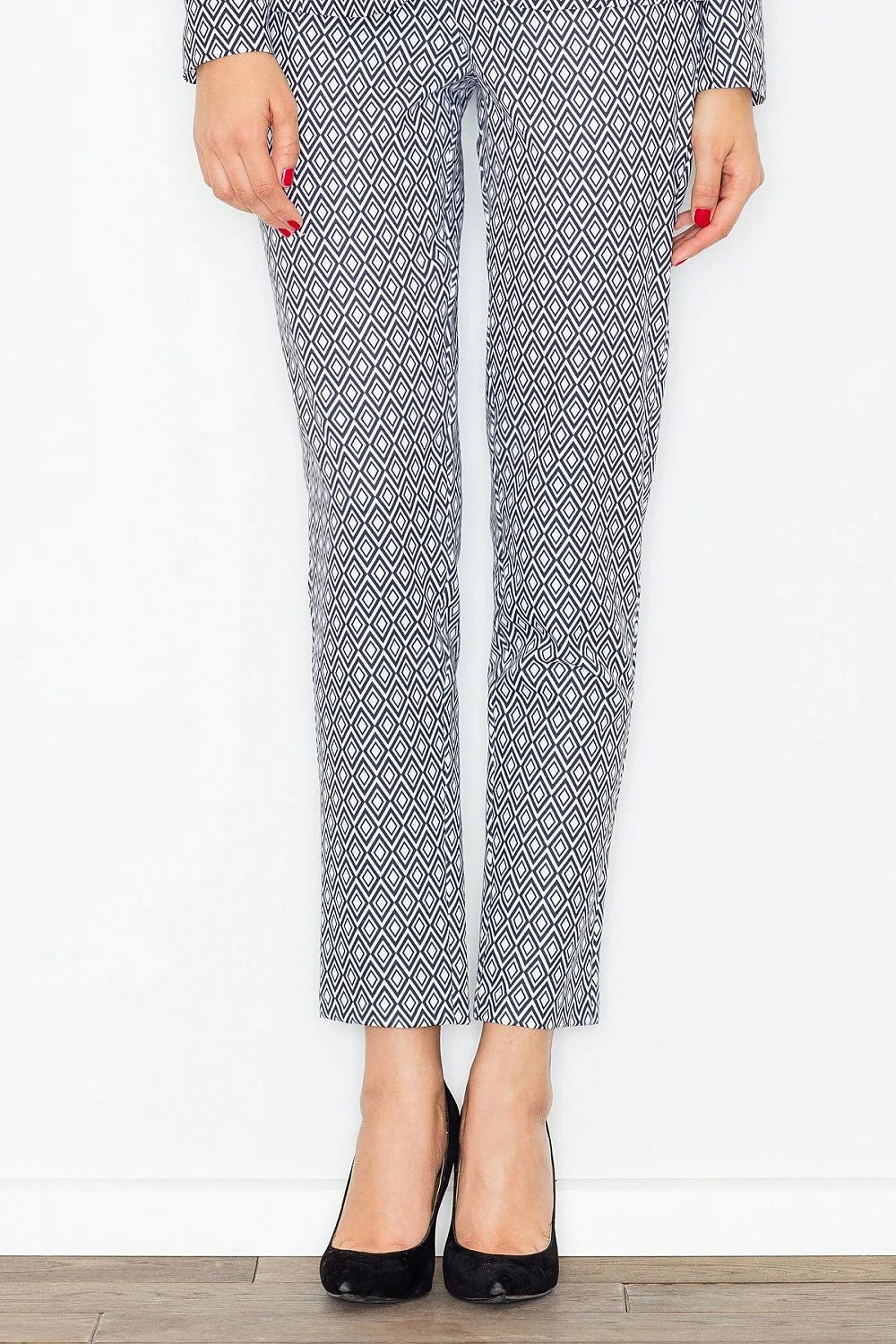 Pantalon femme tissu synthétique chic imprimé géométrique noir blanc moderne élégant mode tendance