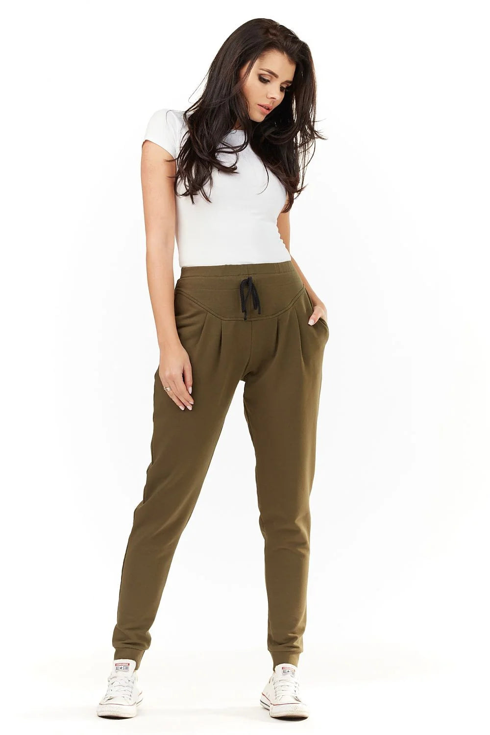Pantalon survêtement kaki matière fluide coupe fuselée confort style décontracté détente maison casual