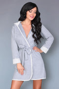 Peignoir coton confortable gris clair détente à la maison style sophistiqué pour moments relaxants