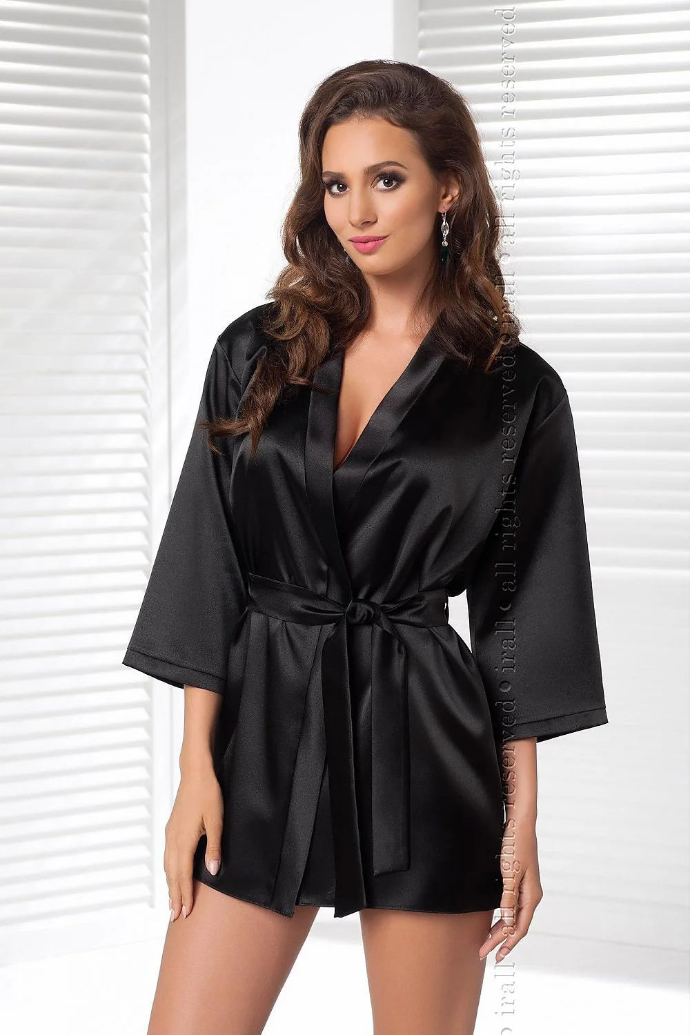 Peignoir satin italien élégant manches 3/4 ceinture ajustable luxe confort femmes sophistiquées quotidien