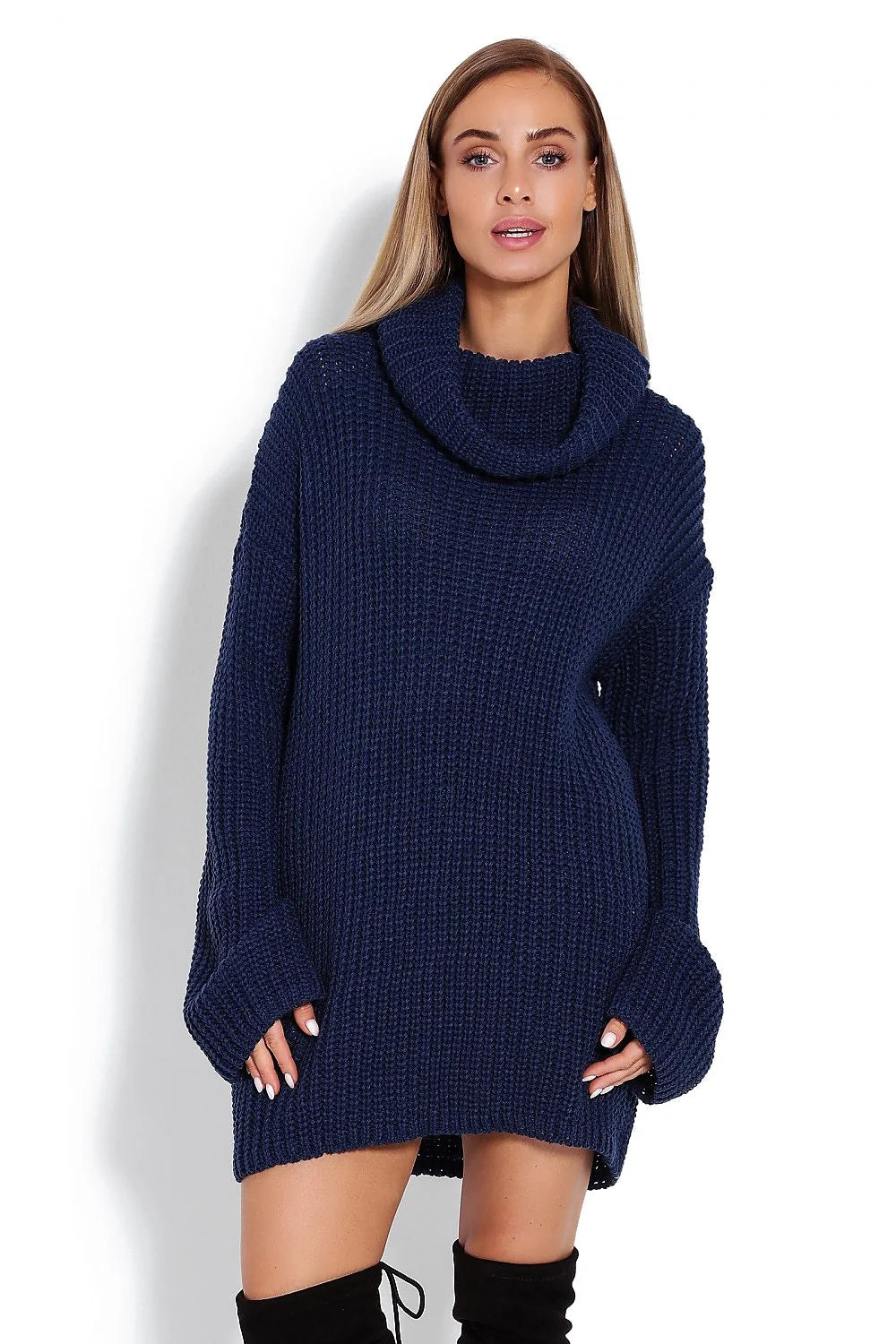 Pull maille bleu marine oversize col roulé confortable pour un style décontracté hivernal femme