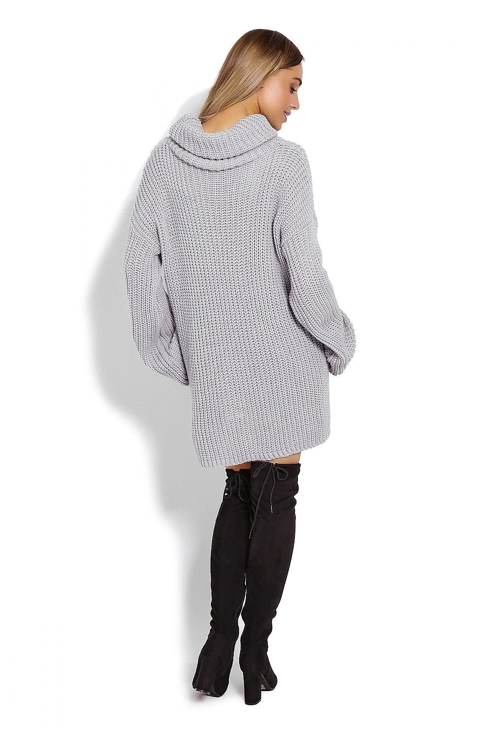 Pull maille bleu marine oversize col roulé confortable pour un style décontracté hivernal femme