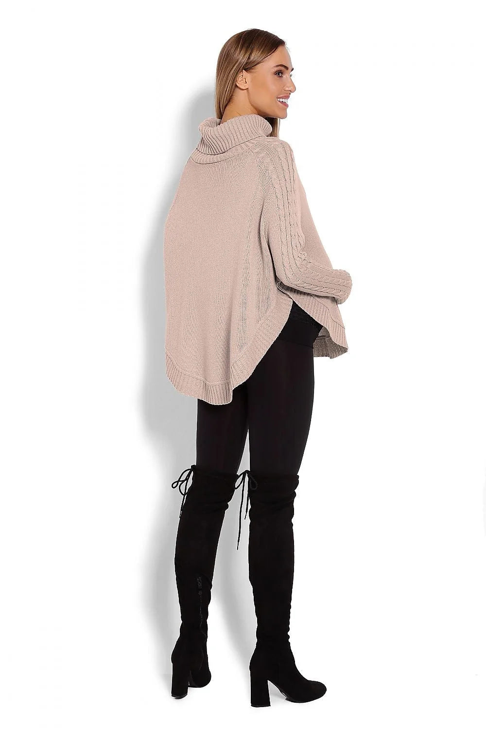Pull-over en tricot beige confortable avec col roulé, style décontracté idéal pour l'hiver chic