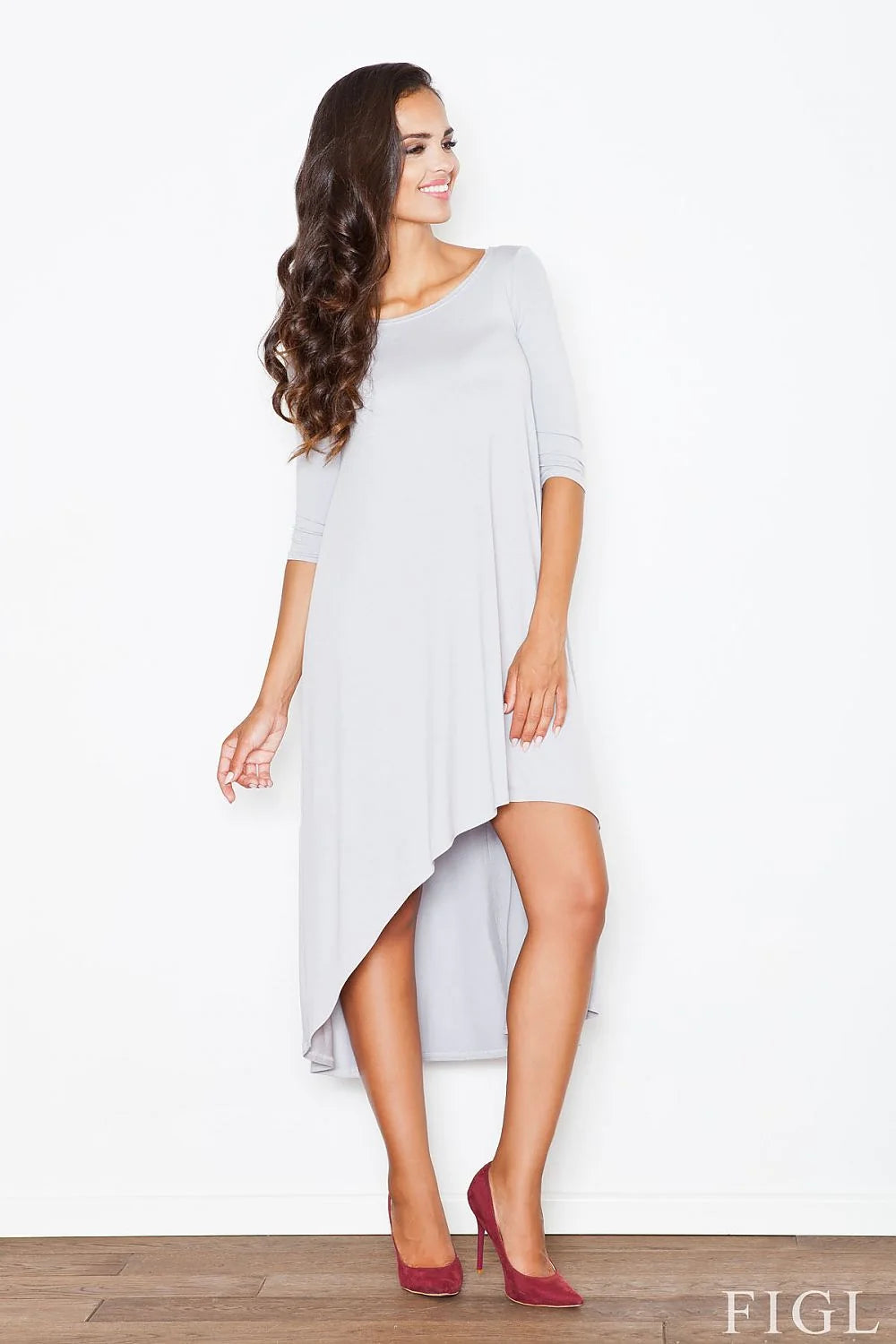 Robe asymétrique en jersey gris clair élégante et décontractée pour femmes modernes manches trois-quarts