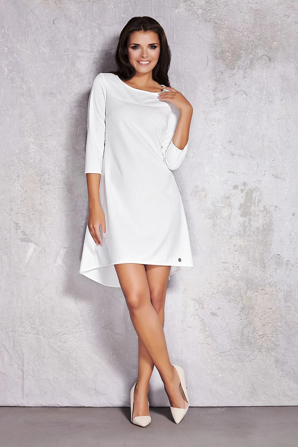 Robe blanche coton élégant manches trois-quarts encolure bateau décontractée pour un style sophistiqué quotidien
