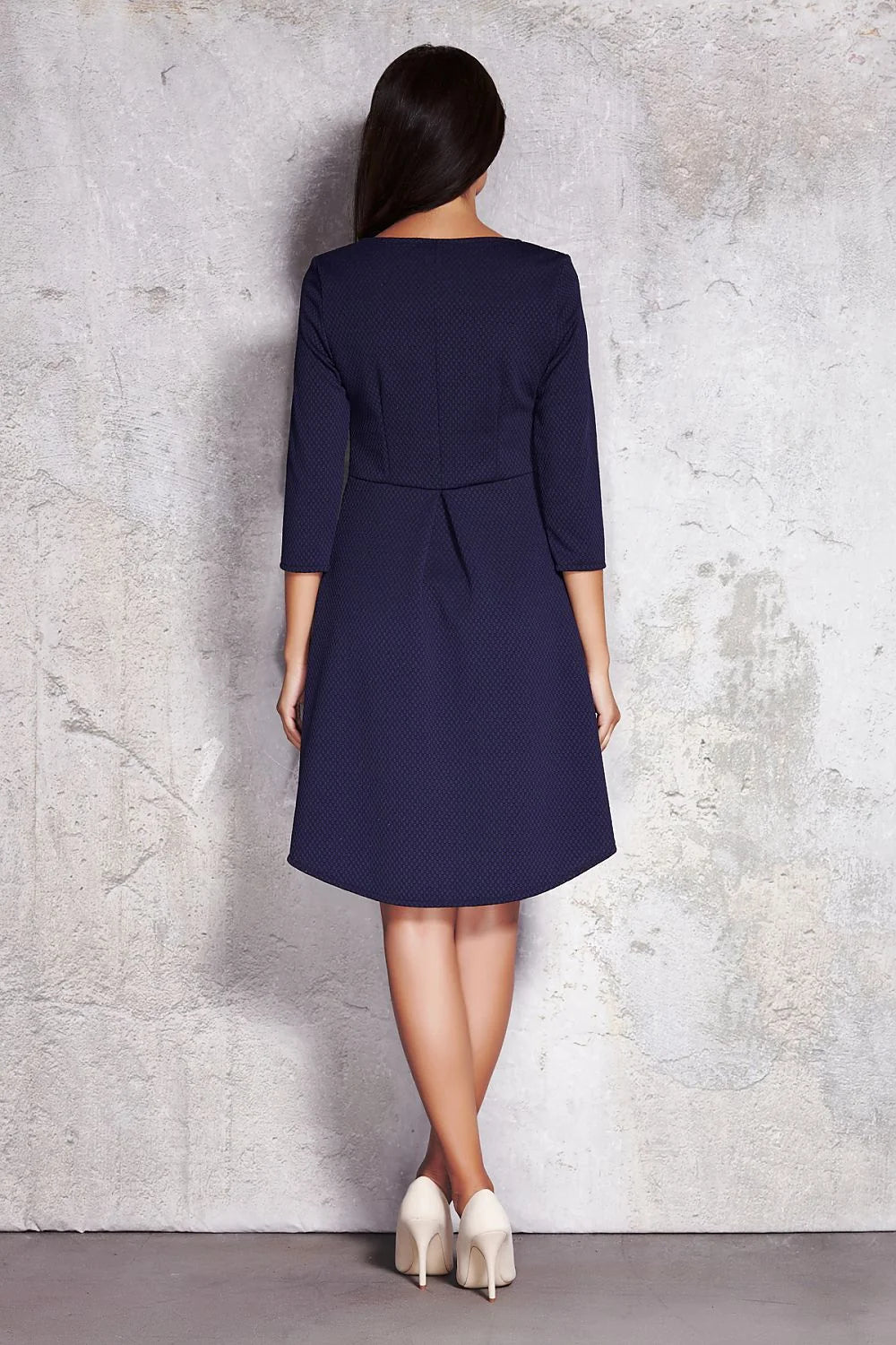 Robe blanche coton élégant manches trois-quarts encolure bateau décontractée pour un style sophistiqué quotidien