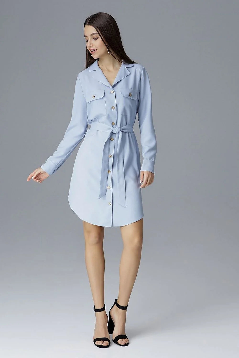 Robe chemise élégante en polyester bleu clair pour femme moderne avec ceinture et boutons