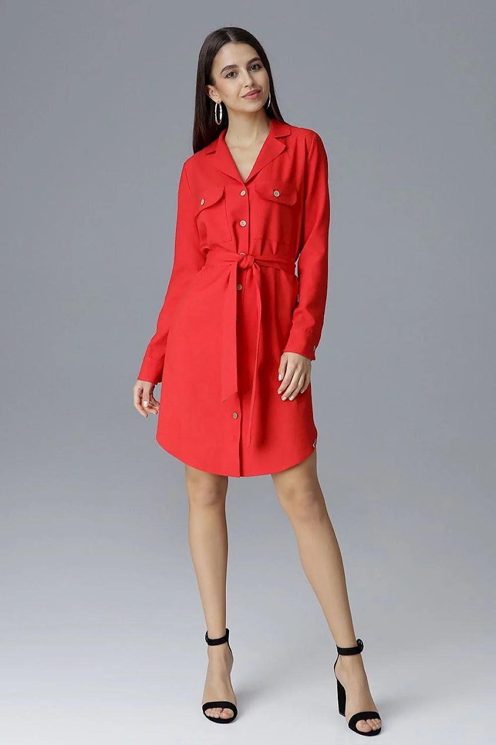 Robe chemise élégante en polyester bleu clair pour femme moderne avec ceinture et boutons