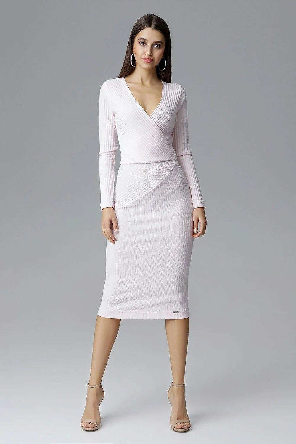 Robe cocktail chic satinée élégante, confort ultime pour soirées raffinées, allure féminine irrésistible