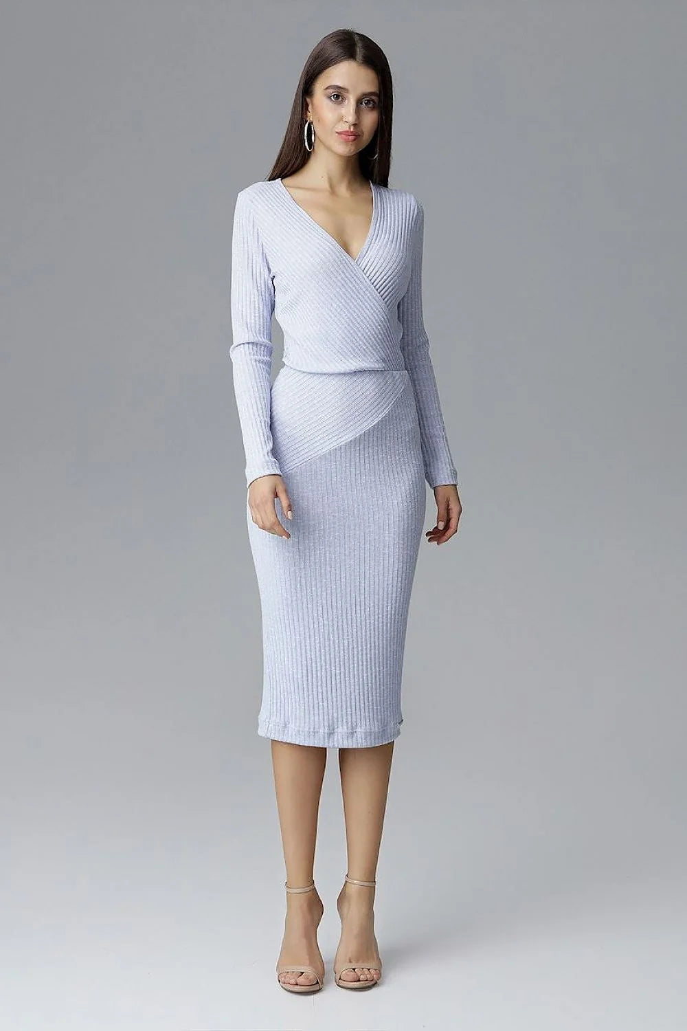 Robe cocktail chic satinée élégante, confort ultime pour soirées raffinées, allure féminine irrésistible