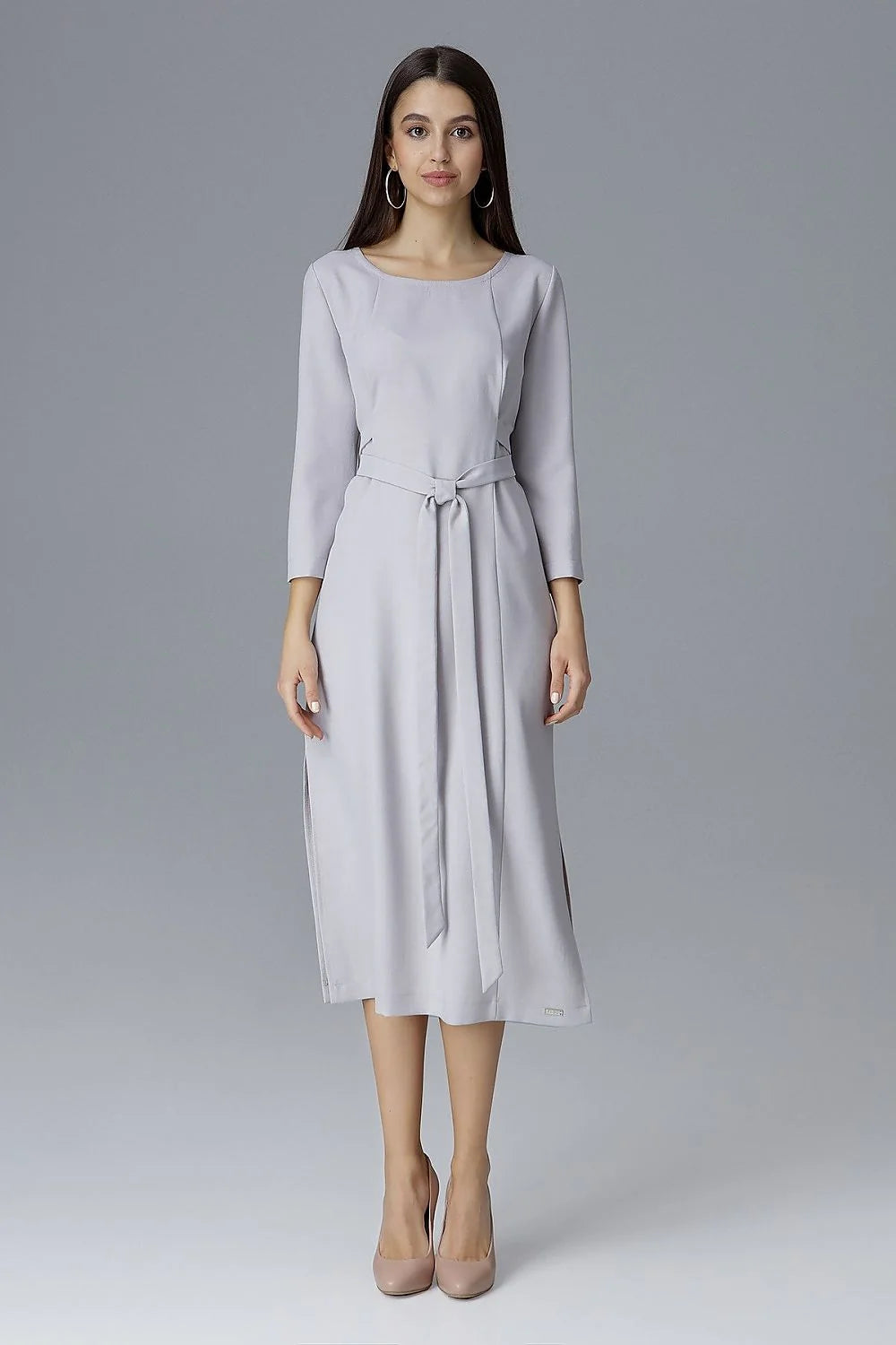 Robe cocktail coton bleu pâle élégante manches trois-quarts décontractée ajustée soirée chic silhouette raffinée