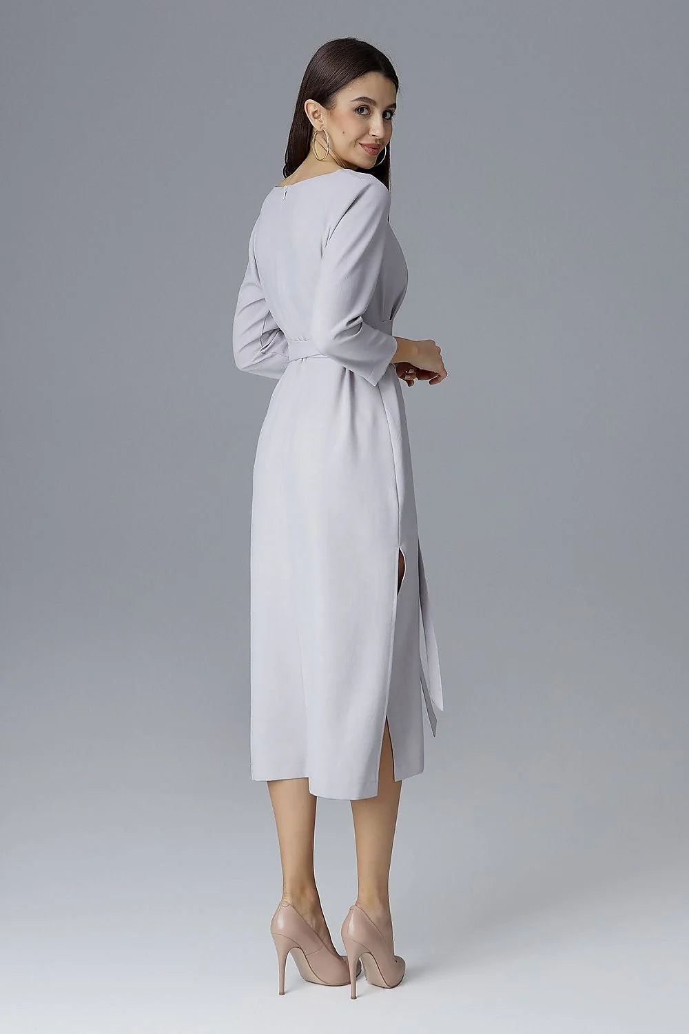 Robe cocktail coton bleu pâle élégante manches trois-quarts décontractée ajustée soirée chic silhouette raffinée