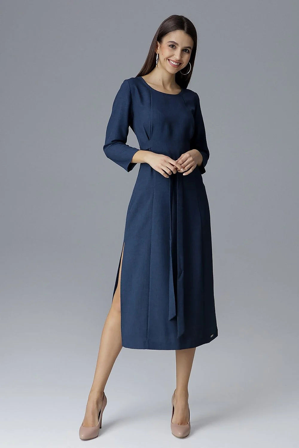 Robe cocktail coton bleu pâle élégante manches trois-quarts décontractée ajustée soirée chic silhouette raffinée