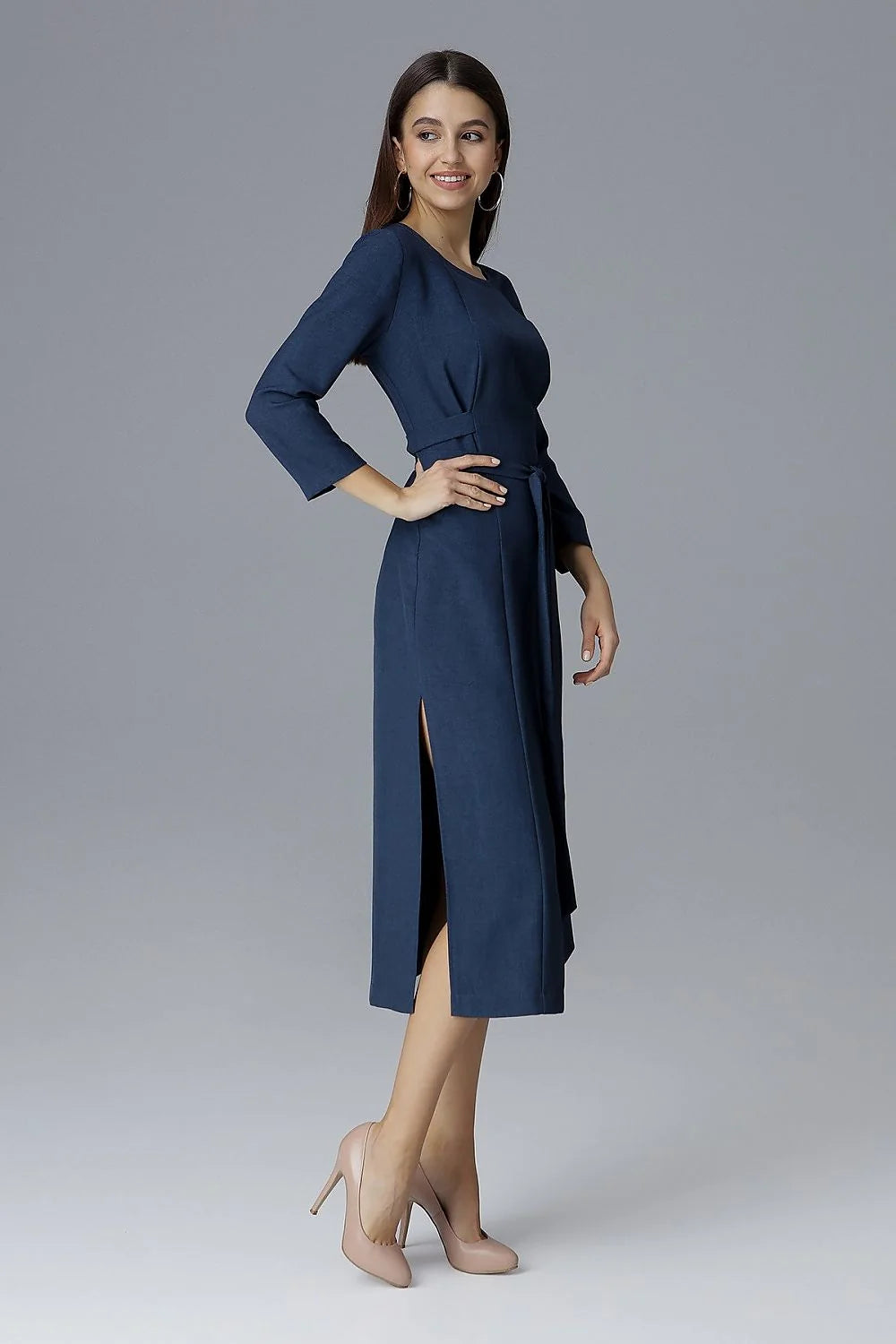 Robe cocktail coton bleu pâle élégante manches trois-quarts décontractée ajustée soirée chic silhouette raffinée
