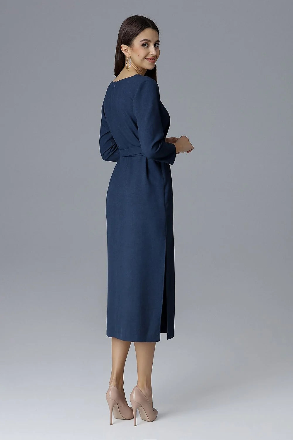 Robe cocktail coton bleu pâle élégante manches trois-quarts décontractée ajustée soirée chic silhouette raffinée