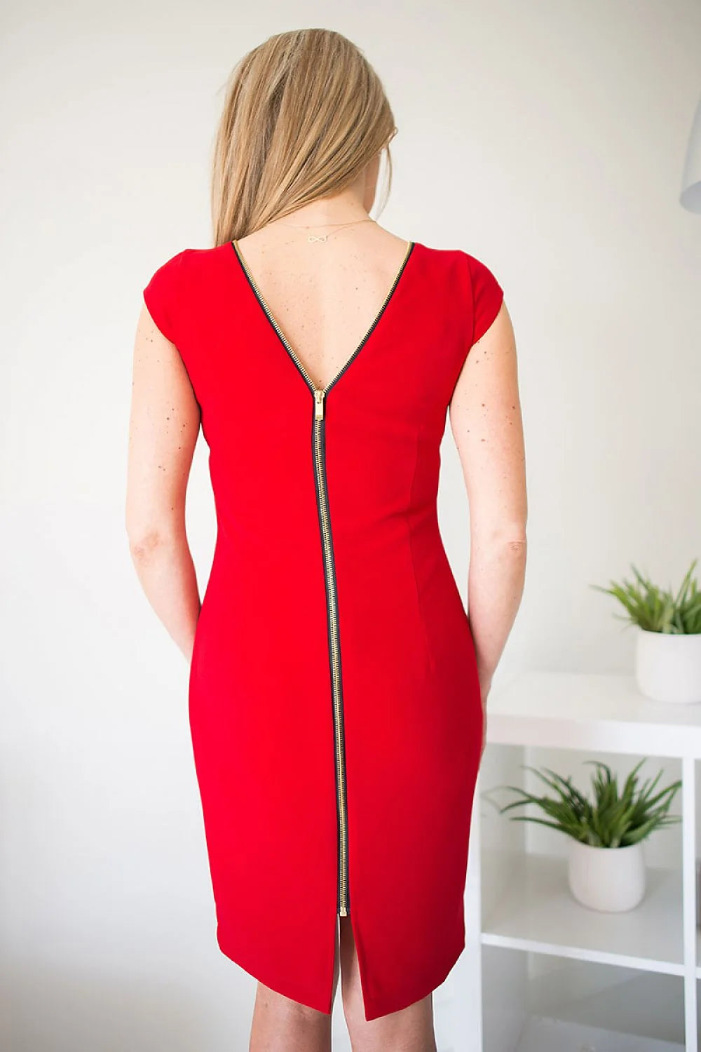Robe Cocktail Coton Épurée Rose Pâle Élégante Ajustée pour Soirée Classique Féminine à Manches Courtes