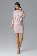 Robe cocktail élégante en satin noir pour soirées chic confort et silhouette sublimée femmes