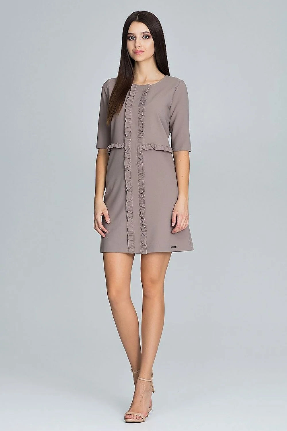 Robe cocktail en soie élégante et raffinée avec volants pour soirées spéciales femme moderne