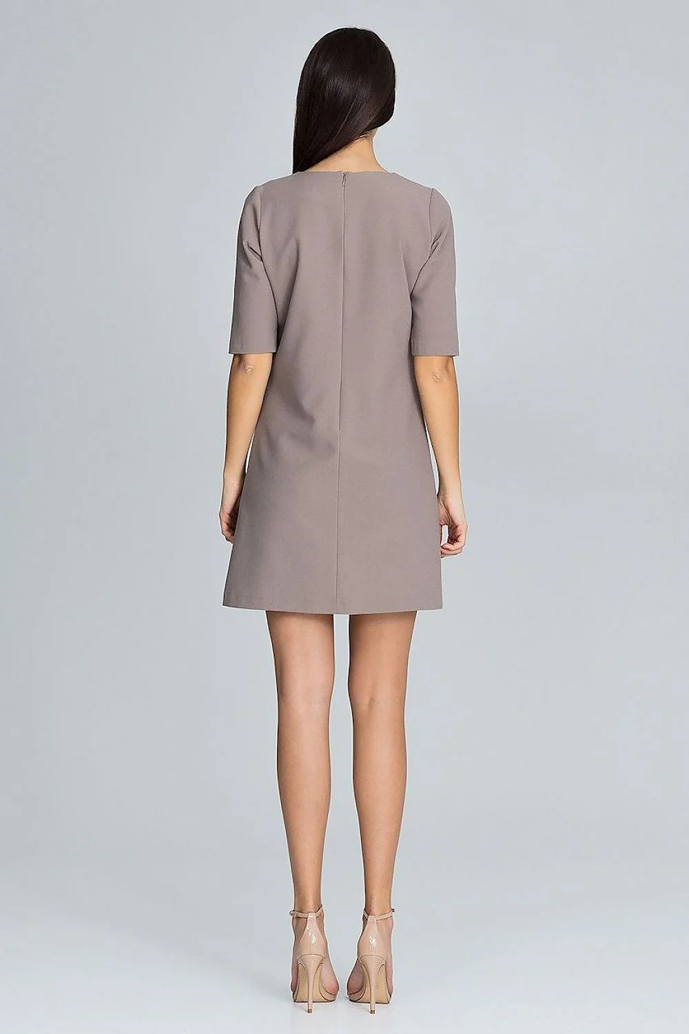 Robe cocktail en soie élégante et raffinée avec volants pour soirées spéciales femme moderne